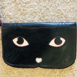 Super cute cat purse with adjustable straps. 9”x6”